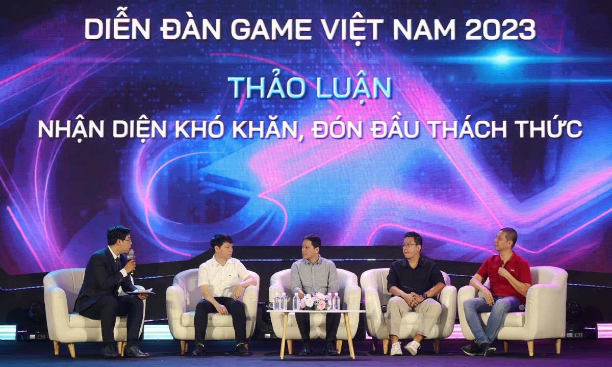 领导与专家讨论越南博彩业十亿美元目标